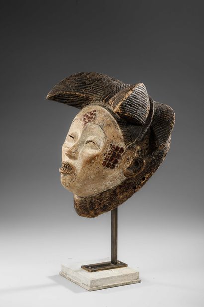 GABON - PUNU
Mukuyi mask - known as a white...