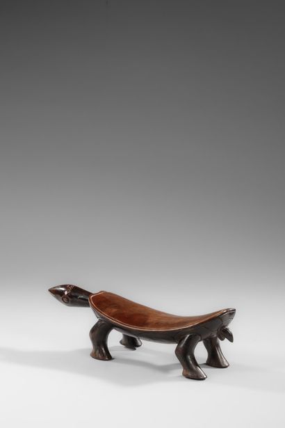 ANGOLA - TSHOKWE
Zoomorphic neck rest
Wood,...