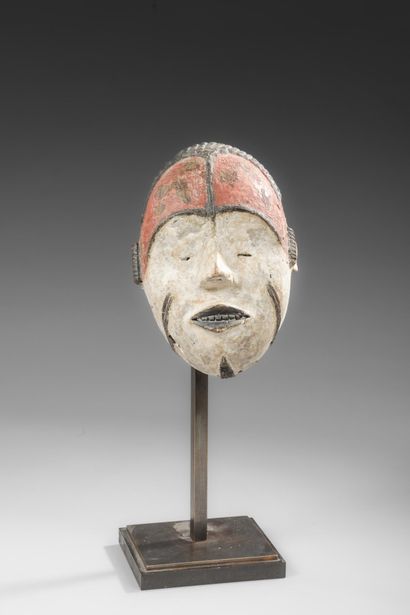 GABON
Magnificent OSSO mask from the Mbwiti...