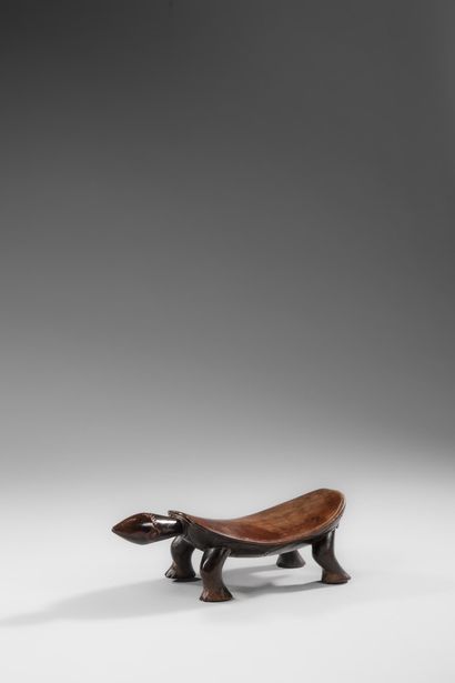 ANGOLA - TSHOKWE
Zoomorphic neck rest
Wood,...