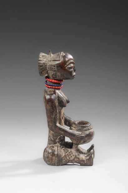 RDC/ZAÏRE - LUBA
Representation of a seated...