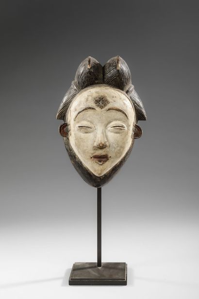 GABON - PUNU
Mukuyi mask - known as a white...