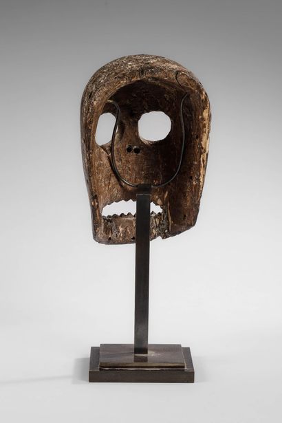 NIGERIA 
Commemorative mask with skeletal...