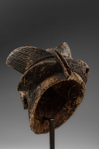 GABON - PUNU
Mukuyi mask - known as a white...