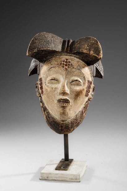 GABON - PUNU
Mukuyi mask - known as a white...