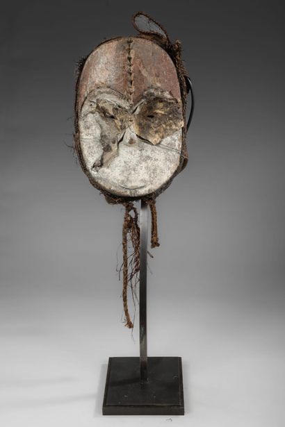 RDC/ZAÏRE - MBOLE ? - Initiation hut mask...