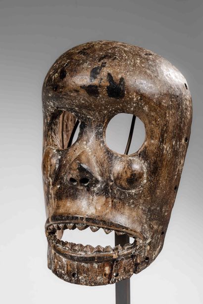 NIGERIA 
Commemorative mask with skeletal...