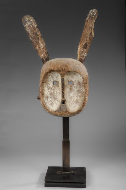 OUBANGI - NGBAKA
Beautiful minimalist mask...