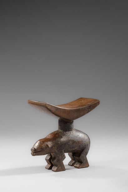 ANGOLA - TSHOKWE
Zoomorphic neck rest
Wood,...
