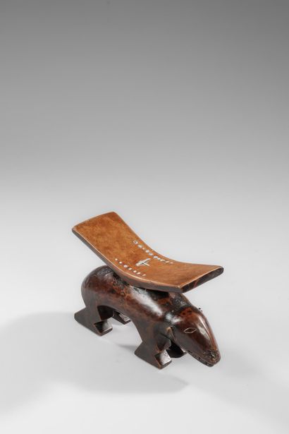 ANGOLA - TSHOKWE
Zoomorphic neck rest
Wood,...