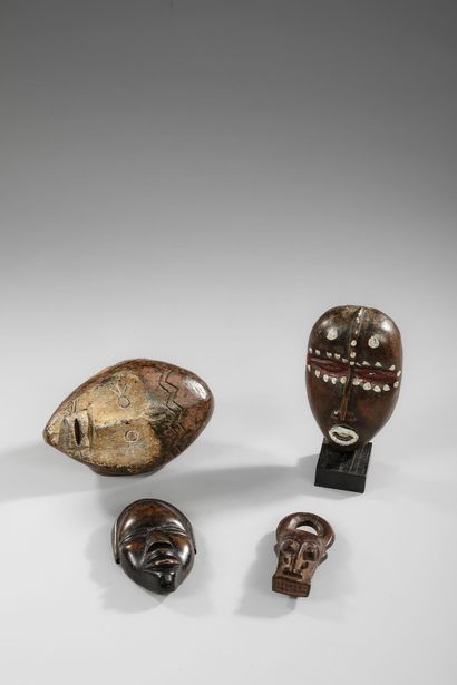 AFRICA
Set of three decorative passport-style...