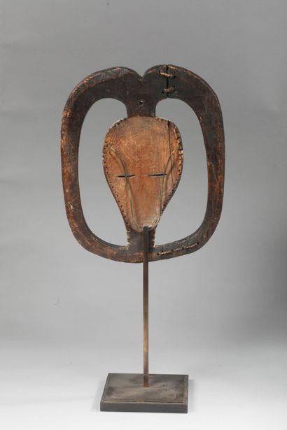 GABON - KWELE
Masque Ekuk représentant un...