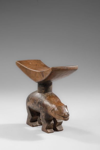 ANGOLA - TSHOKWE
Zoomorphic neck rest
Wood,...