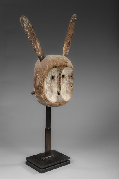 OUBANGI - NGBAKA
Beautiful minimalist mask...