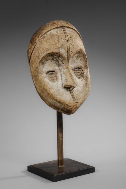 GABON - FANG
Ngon-ntang ritual mask, much...