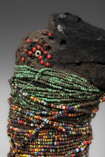 RDC - Beaded oracle formed from a hornbill...