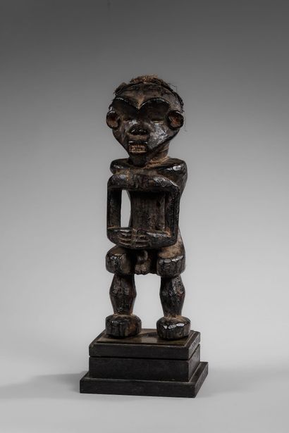 GBAYA - Ancestor figure with simian appearance
Wood...