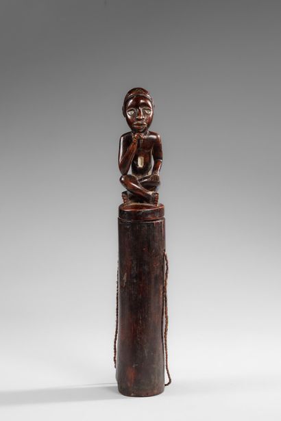 RDC/ZAÏRE - KONGO - Medicine box surmounted...