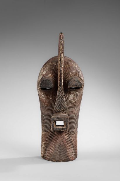 RDC/ZAÏRE - SONGYE
Kifwebe mask
Wood, white,...