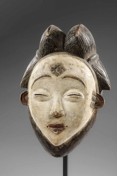 GABON - PUNU
Mukuyi mask - known as a white...