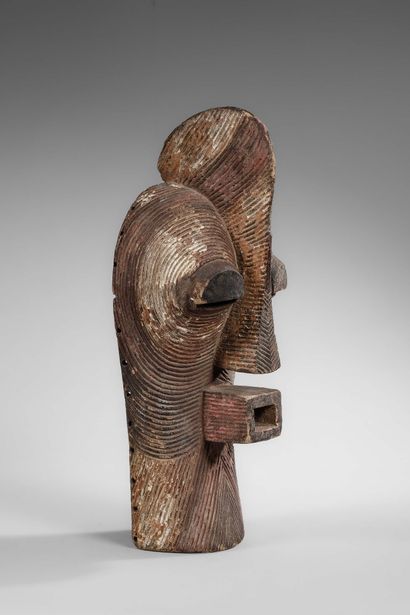 RDC/ZAÏRE - SONGYE
Kifwebe mask
Wood, white,...