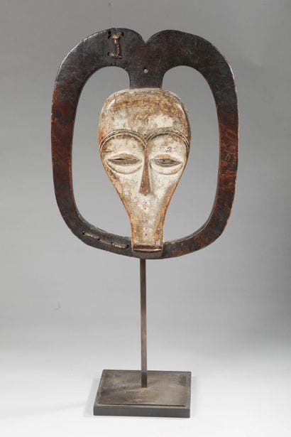 GABON - KWELE
Masque Ekuk représentant un...