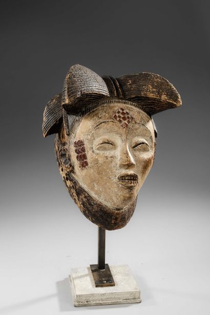 GABON - PUNU
Mukuyi mask - known as a white...