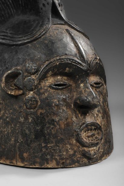 HEMBA - Beautiful old helmet mask topped...