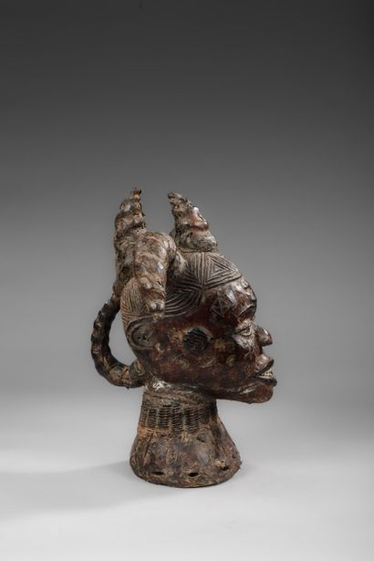 NIGERIA
Beautiful crest mask - Ekoï / Ejagham
Wood,...