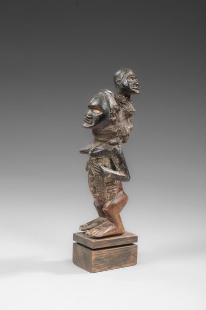 RDC/ZAÏRE - BEMBE
Biteki cult statue in the...