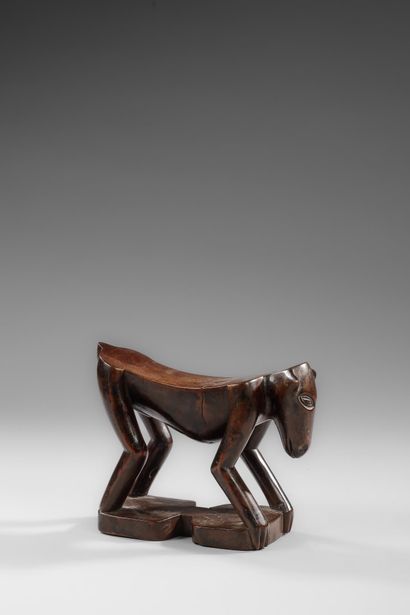 ANGOLA - TSHOKWE
Zoomorphic neck rest
Wood,...