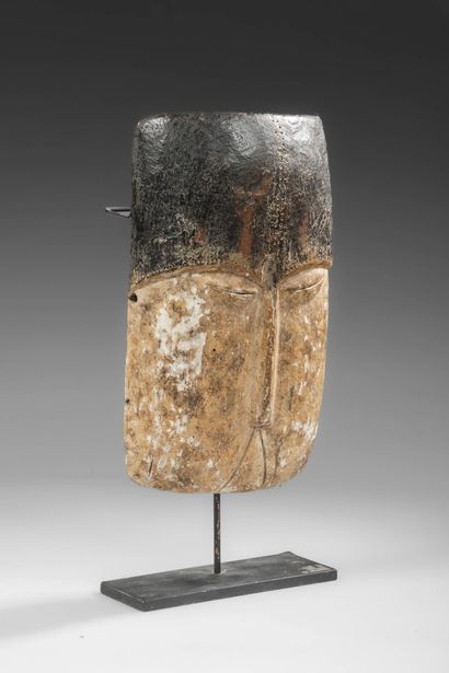 Beautiful minimalist hut mask from the Ubangi...