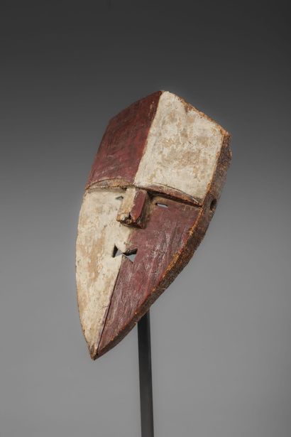 RDC/ZAÏRE - Suku hut mask alternating red...