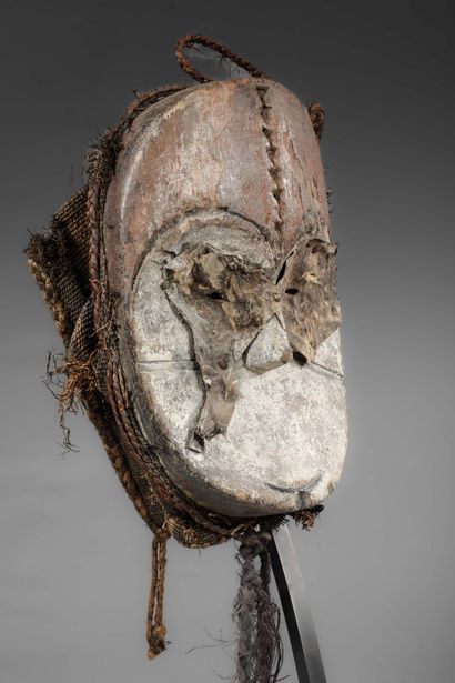 RDC/ZAÏRE - MBOLE ? - Initiation hut mask...
