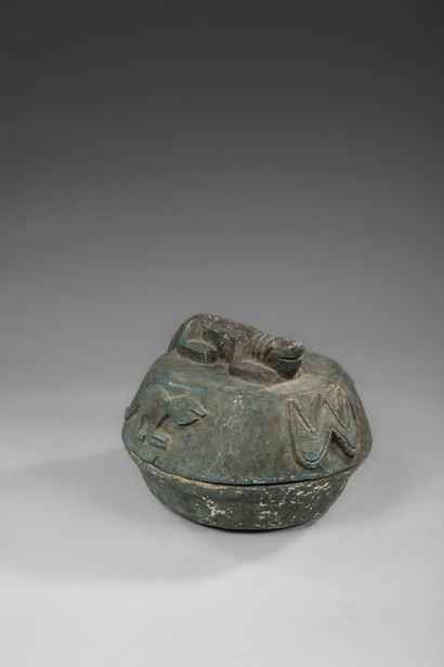 NIGERIA - YORUBA
Kola nut box with zoomorphic...