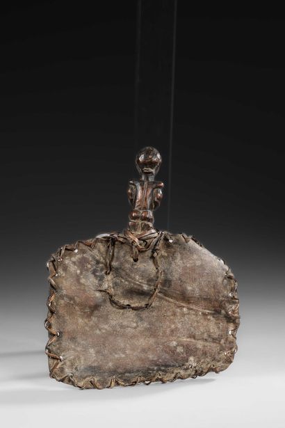 MYENE - Ceremonial fan - Leather and wood...