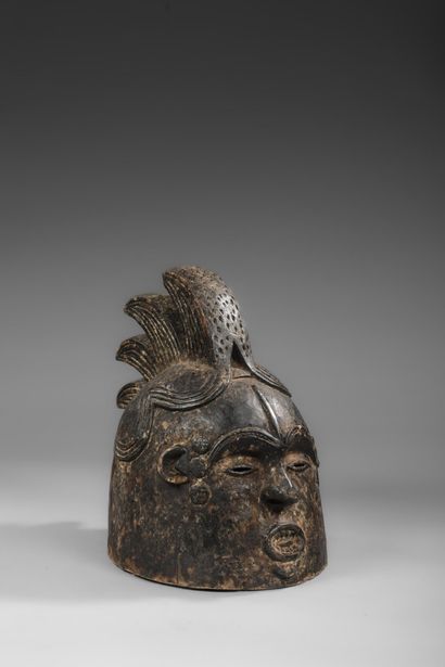 HEMBA - Beautiful old helmet mask topped...