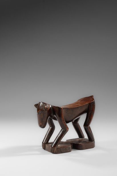 ANGOLA - TSHOKWE
Zoomorphic neck rest
Wood,...