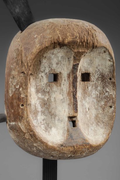 OUBANGI - NGBAKA
Beautiful minimalist mask...