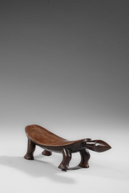 ANGOLA - TSHOKWE
Zoomorphic neck rest
Wood,...
