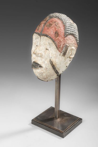 GABON
Magnificent OSSO mask from the Mbwiti...