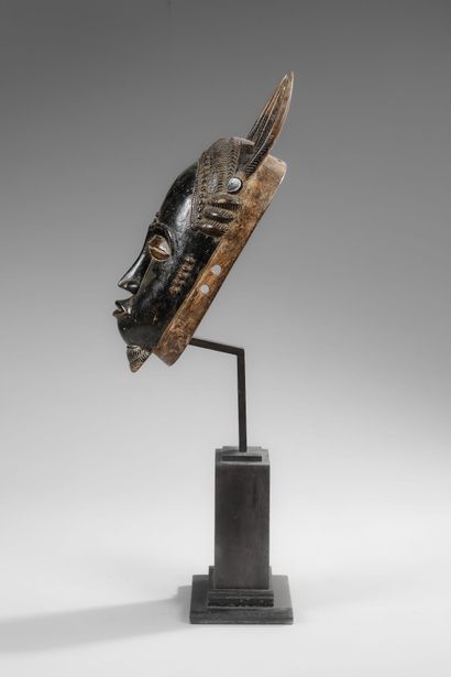 BAOULE - Family mask surmounted by 4 horns
Wood,...