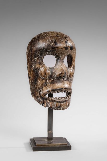 NIGERIA 
Commemorative mask with skeletal...