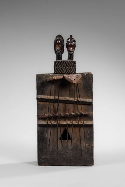 GABON - FANG
Rare sanza with two heads
Wood,...
