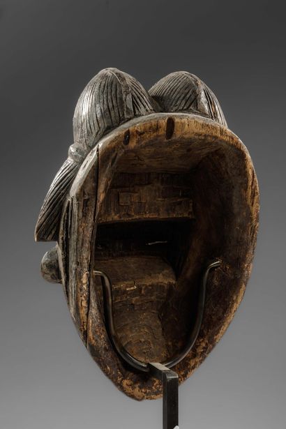 GABON - PUNU
Mukuyi mask - known as a white...