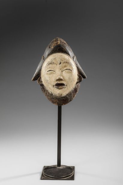 GABON - PUNU
Mukuyi mask - known as a white...
