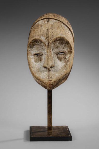 GABON - FANG
Ngon-ntang ritual mask, much...