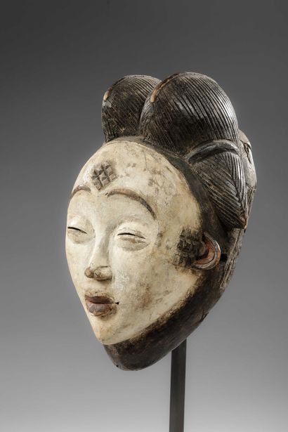 GABON - PUNU
Mukuyi mask - known as a white...