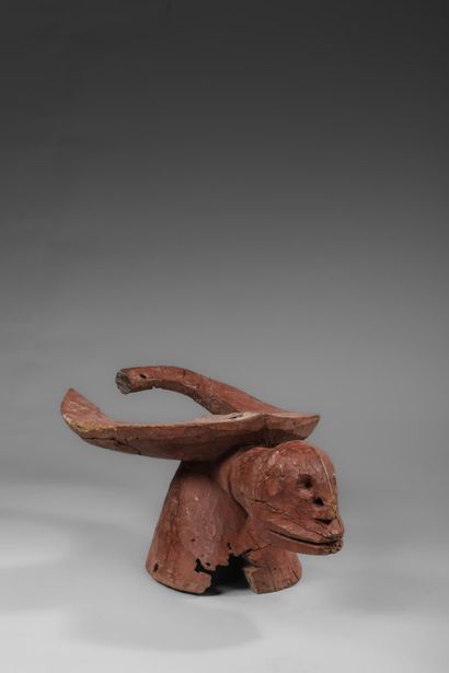 NIGERIA - MAMA - Polizoomorph crest with...