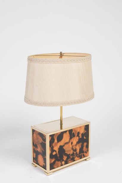 Rare lampe artisanale en bois décor d'éruption...